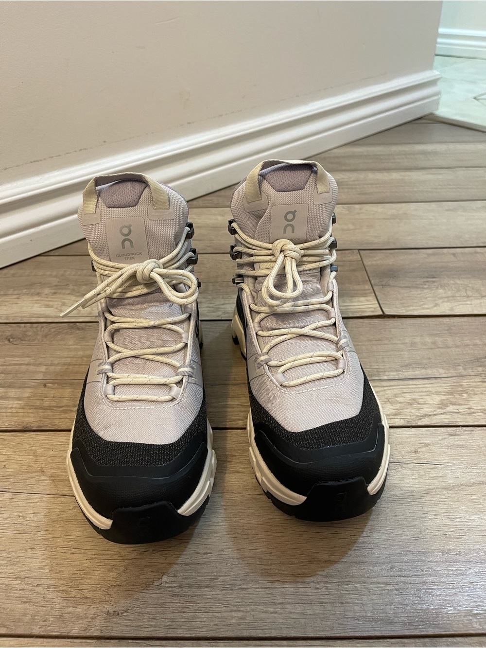 Womens Cloudrock Trek WP size US 7.5 New.